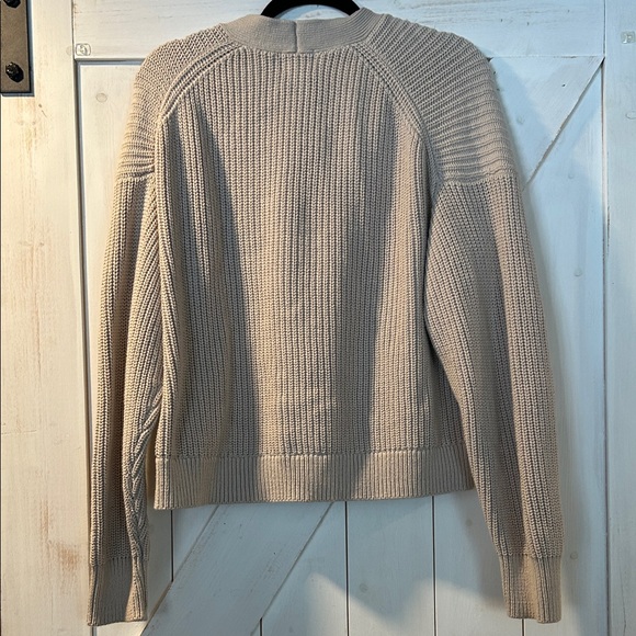 H&M Chunky Knit V-Neck Button-Front Cardigan in Beige Elevated Basics Medium - Picture 4 of 4
